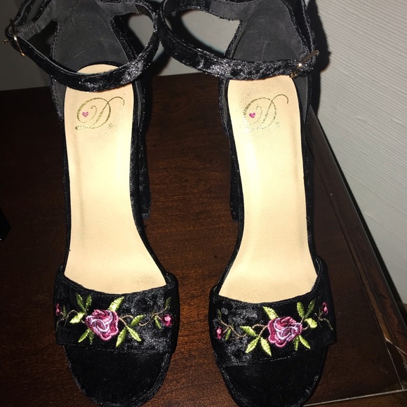 Show stopping, attention getting, classy, sexy 👠 - Picture 2 of 8